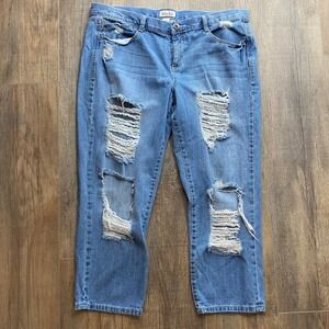Mudd Womens Size 15 Distressed Ripped Straight Leg Denim Capris Medium Wash Blue